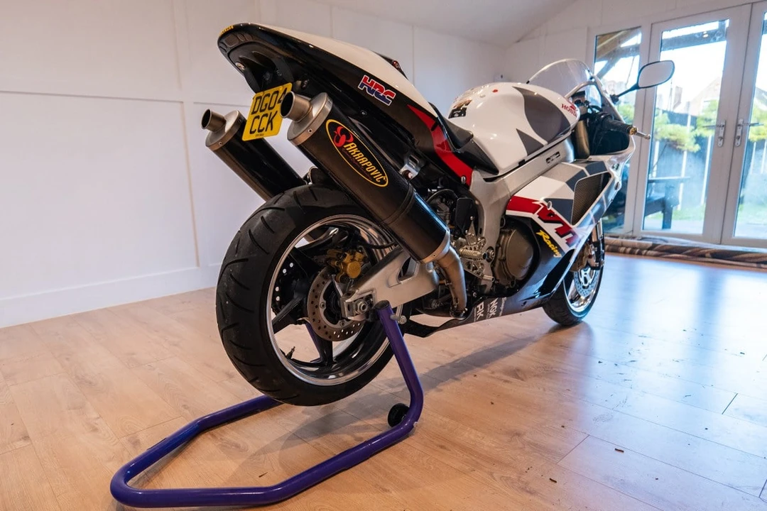 2004 Honda RC51 - Image 14 of 30
