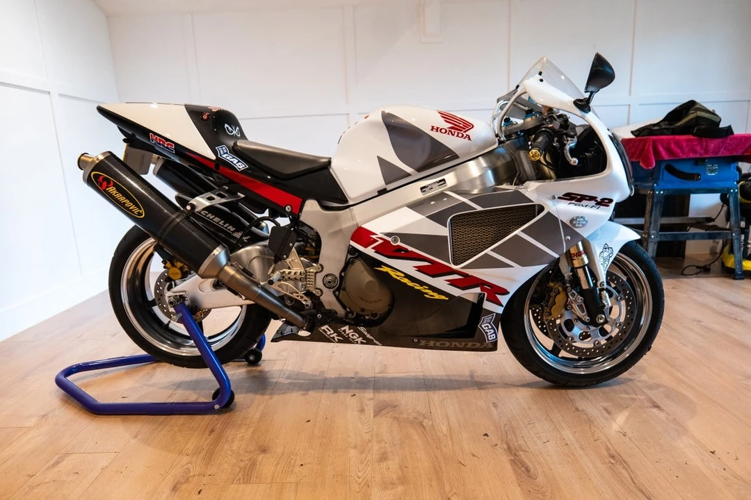 2004 Honda RC51 - Image 2 of 30
