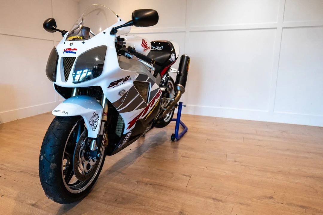 2004 Honda RC51 - Image 6 of 30
