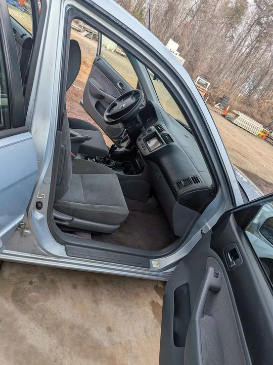 2004 Honda Civic 7th Gen - Image 9 of 14