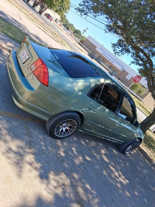 2004 Honda Civic 7th Gen - Image 2 of 12