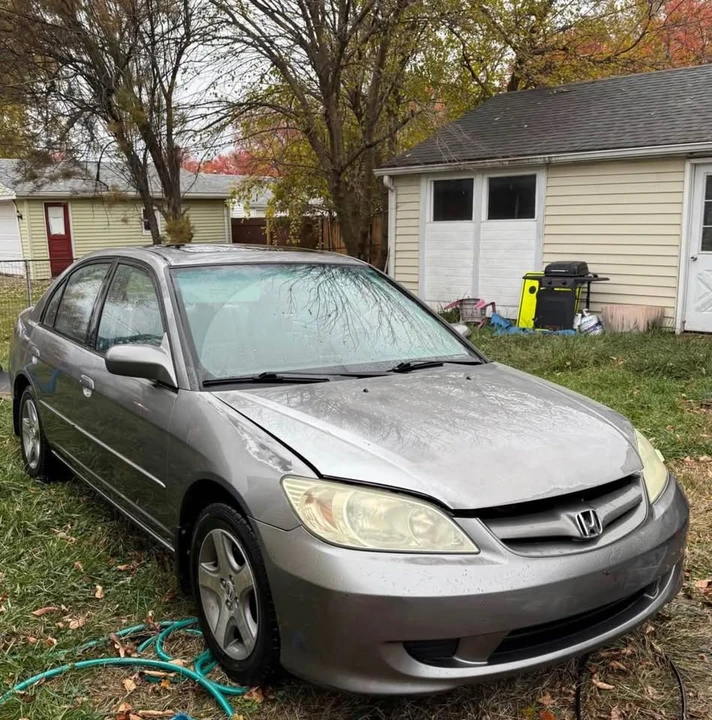 2004 Honda Civic 7th Gen - Image 2 of 4