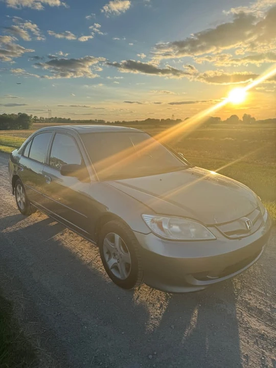 2004 Honda Civic 7th Gen - Image 2 of 10