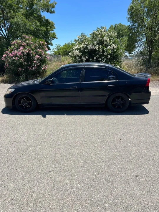 2004 Honda Civic 7th Gen - Image 2 of 9