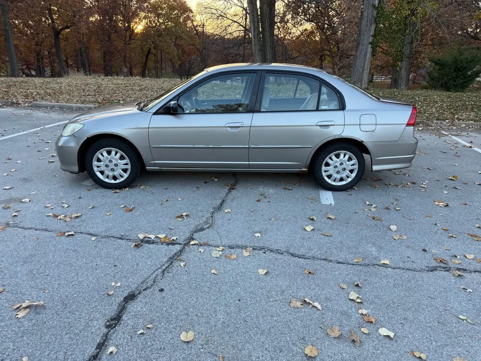 2004 Honda Civic 7th Gen - Image 3 of 9