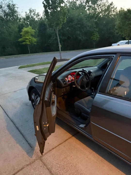 2004 Honda Civic 7th Gen - Image 3 of 8