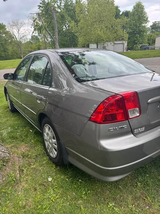 2004 Honda Civic 7th Gen - Image 2 of 4