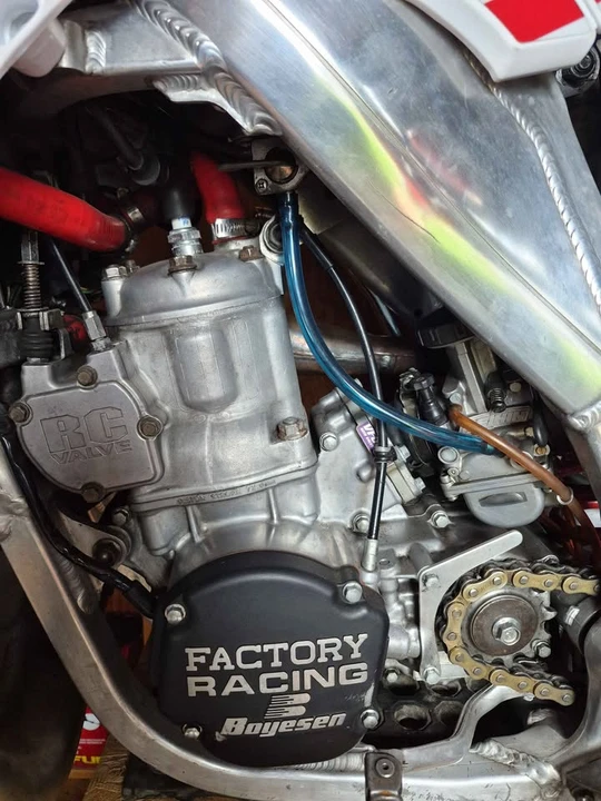 2004 Honda CR - Image 3 of 6