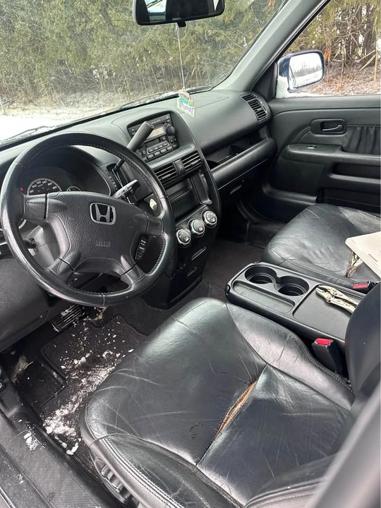 2004 Honda CR-V 2nd Gen - Image 4 of 4