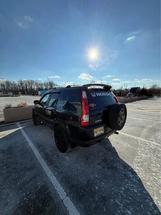2004 Honda CR-V 2nd Gen - Image 2 of 2