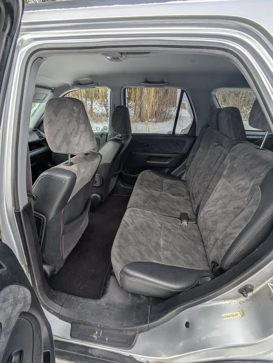 2004 Honda CR-V 2nd Gen - Image 5 of 10