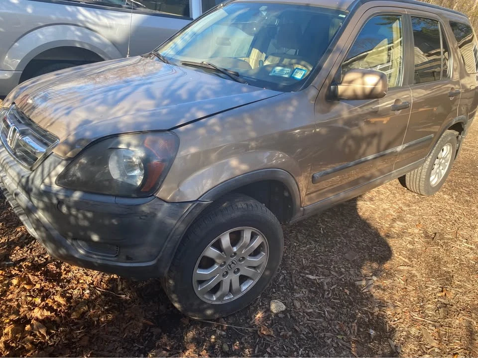 2004 Honda CR-V 2nd Gen - Image 2 of 5