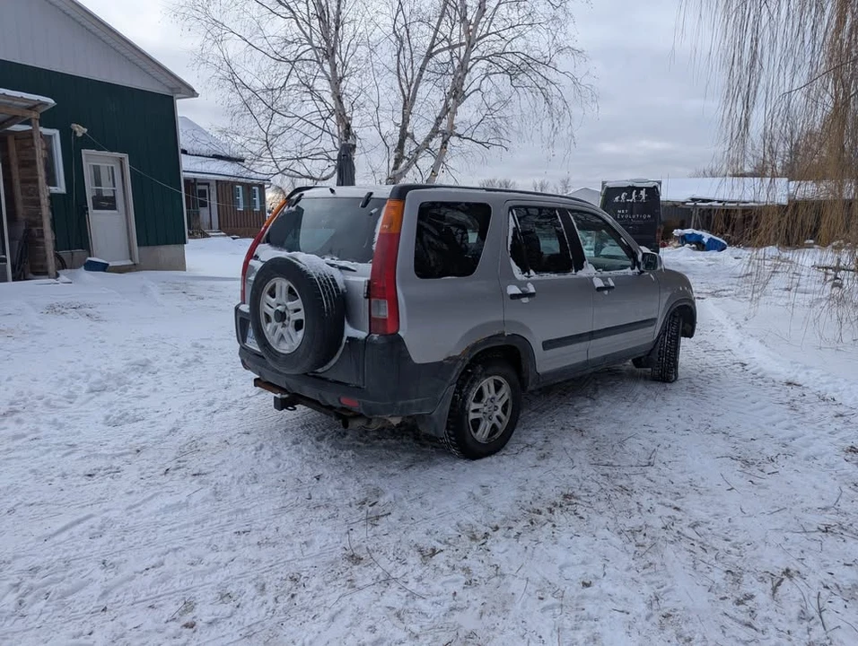 2004 Honda CR-V 2nd Gen - Image 2 of 10