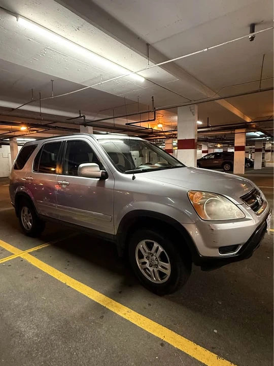 2004 Honda CR-V 2nd Gen - Image 2 of 8