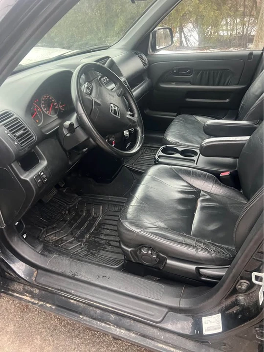 2004 Honda CR-V 2nd Gen - Image 11 of 15