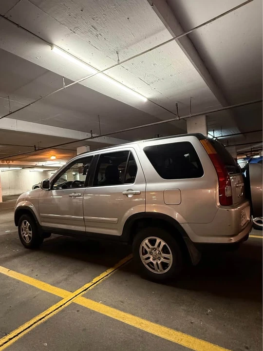 2004 Honda CR-V 2nd Gen - Image 3 of 8