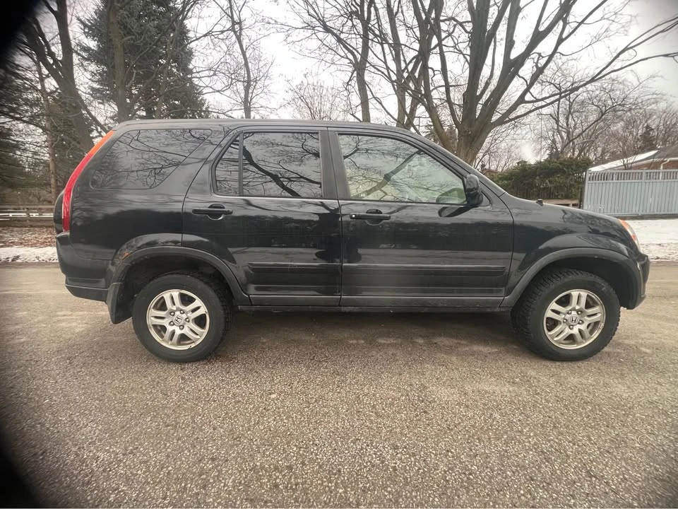 2004 Honda CR-V 2nd Gen - Image 3 of 15