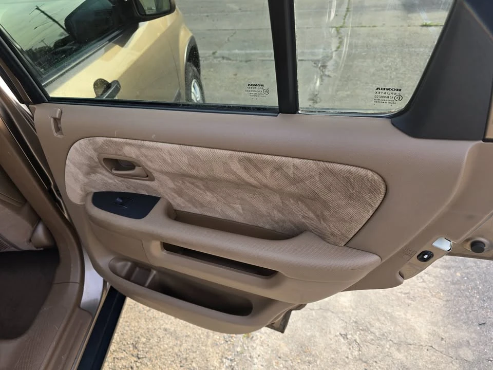 2004 Honda CR-V 2nd Gen - Image 16 of 19