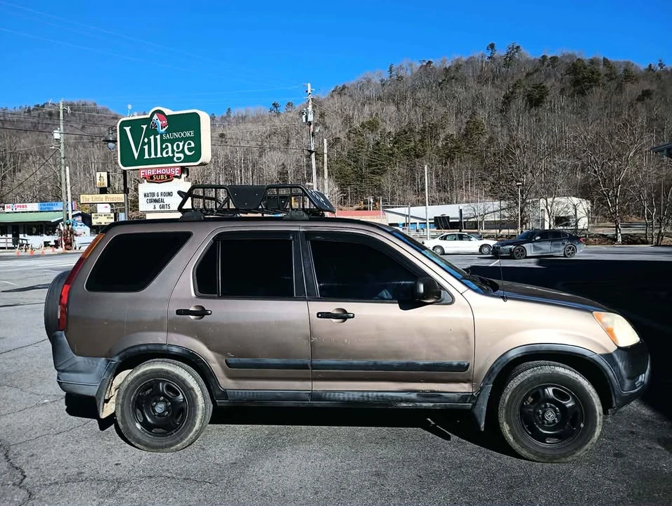 2004 Honda CR-V 2nd Gen - Image 2 of 4