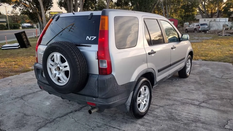 2004 Honda CR-V 2nd Gen - Image 3 of 9