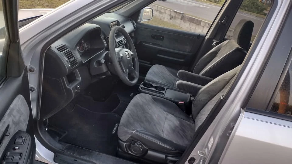 2004 Honda CR-V 2nd Gen - Image 7 of 9