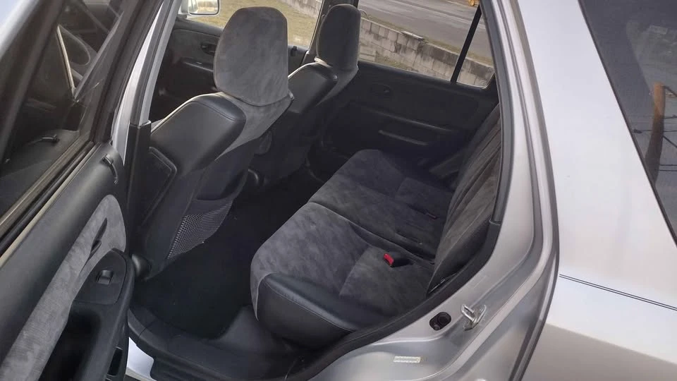 2004 Honda CR-V 2nd Gen - Image 8 of 9