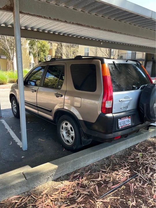 2004 Honda CR-V 2nd Gen - Image 2 of 3