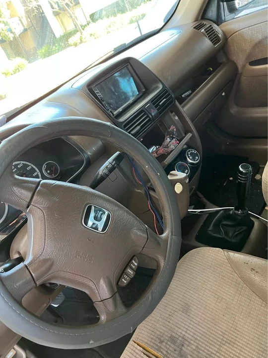 2004 Honda CR-V 2nd Gen - Image 3 of 3