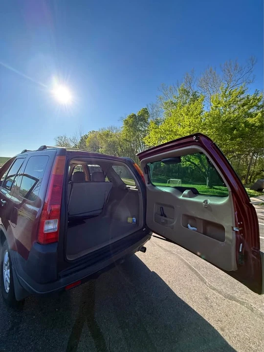 2004 Honda CR-V 2nd Gen - Image 5 of 12
