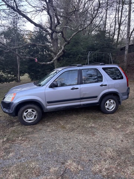 2004 Honda CR-V 2nd Gen - Image 3 of 15