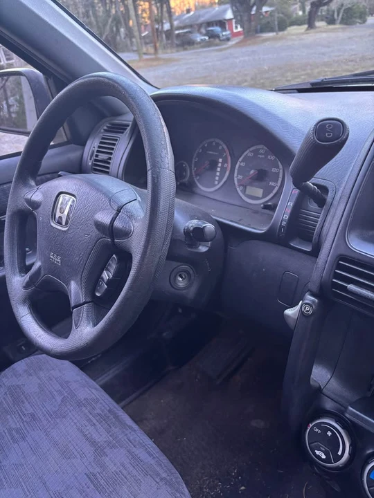 2004 Honda CR-V 2nd Gen - Image 8 of 15
