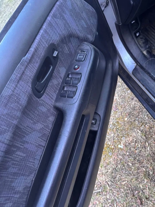 2004 Honda CR-V 2nd Gen - Image 13 of 15