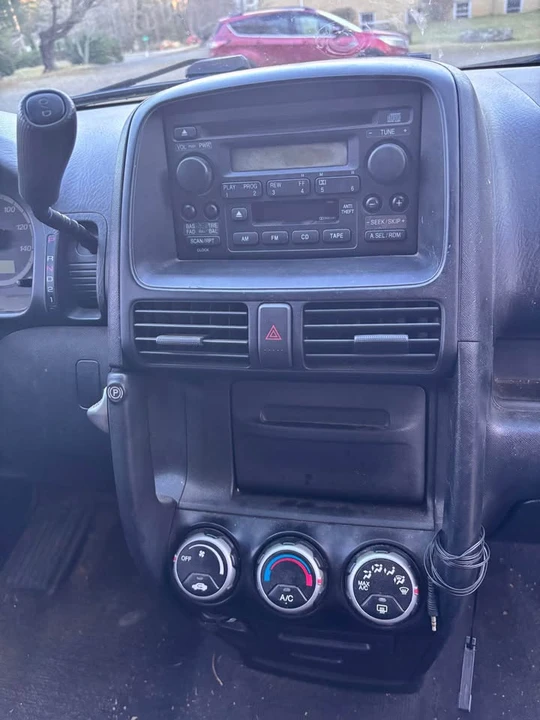 2004 Honda CR-V 2nd Gen - Image 6 of 15