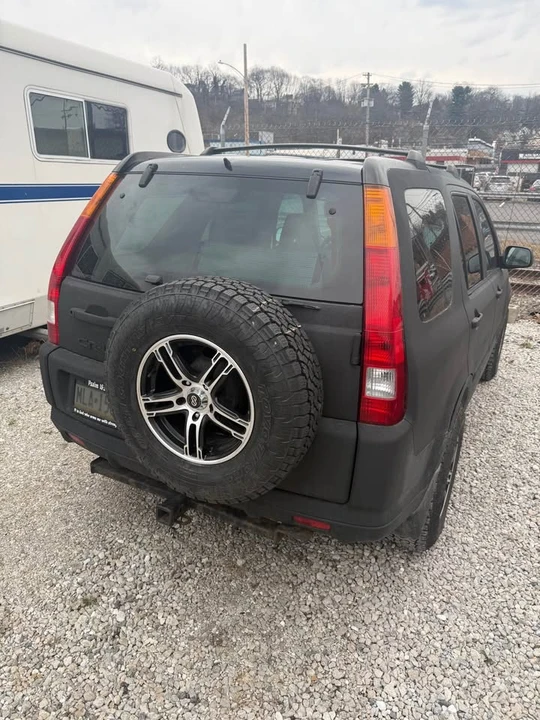 2004 Honda CR-V 2nd Gen - Image 3 of 8