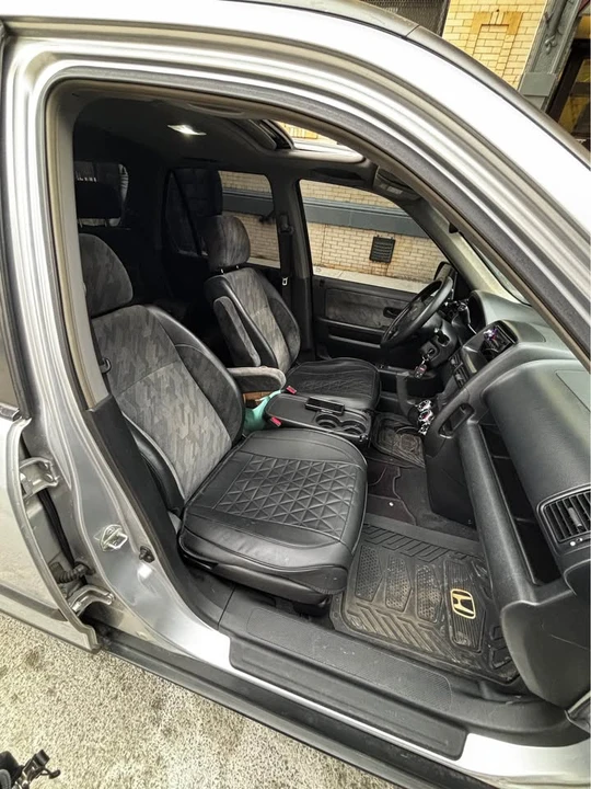 2004 Honda CR-V 2nd Gen - Image 10 of 11