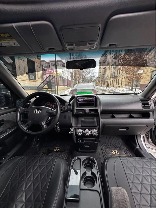 2004 Honda CR-V 2nd Gen - Image 6 of 11