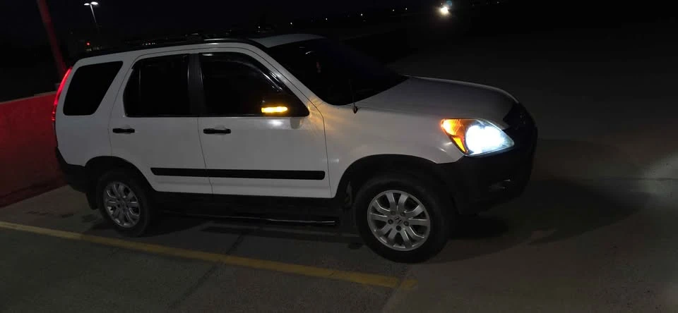 2004 Honda CR-V 2nd Gen - Image 2 of 15