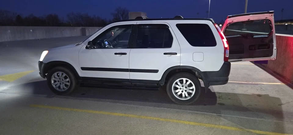 2004 Honda CR-V 2nd Gen - Image 10 of 15