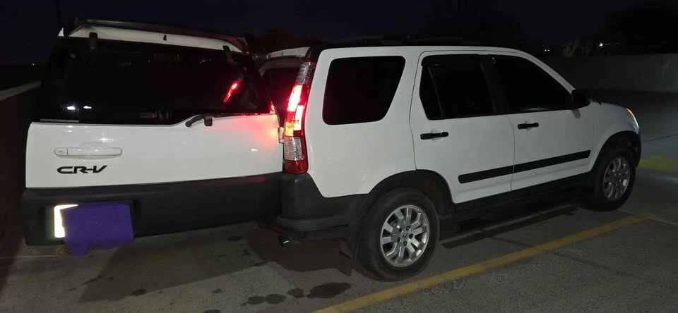 2004 Honda CR-V 2nd Gen - Image 3 of 15