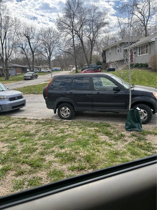 2004 Honda CR-V 2nd Gen - Image 2 of 10