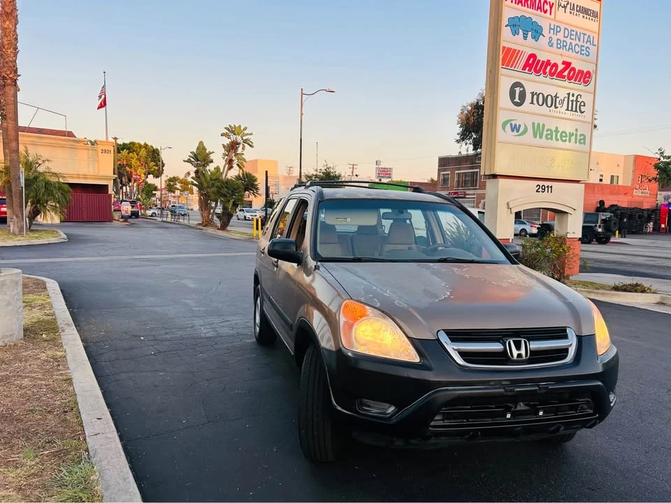2004 Honda CR-V 2nd Gen - Image 2 of 19