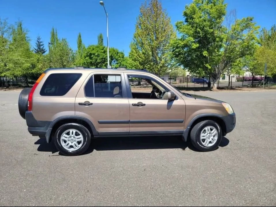 2004 Honda CR-V 2nd Gen - Image 2 of 4