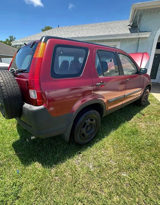 2004 Honda CR-V 2nd Gen - Image 5 of 11