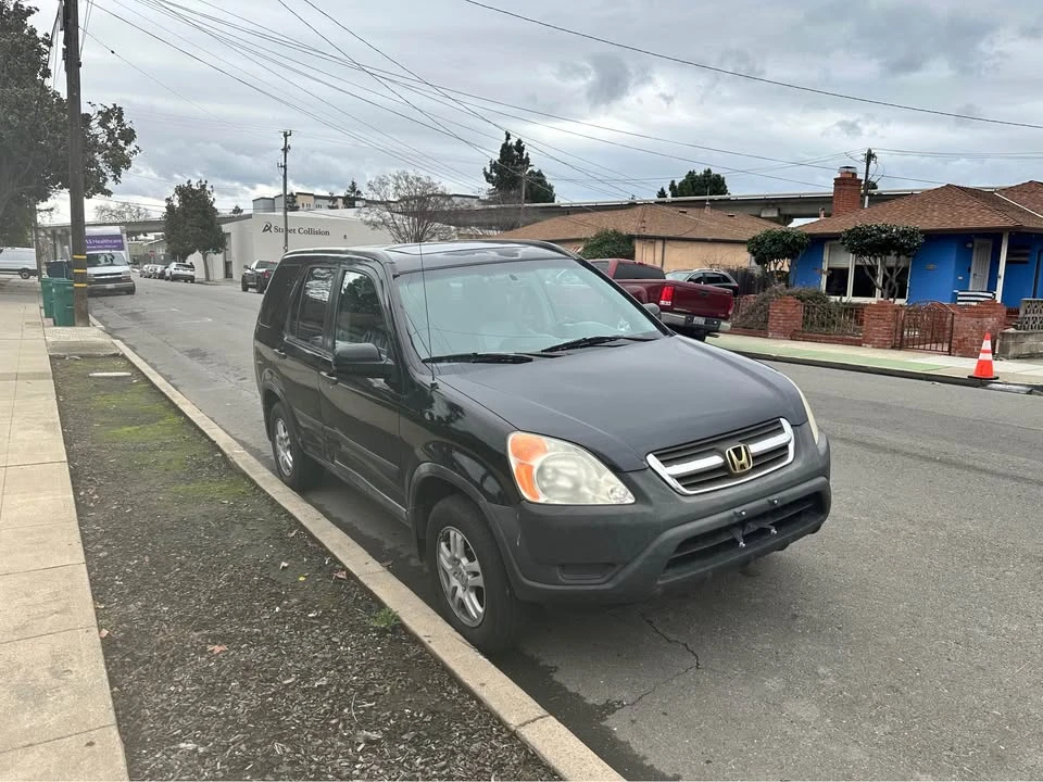 2004 Honda CR-V 2nd Gen - Image 2 of 12