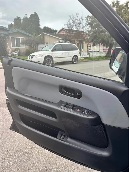 2004 Honda CR-V 2nd Gen - Image 11 of 12