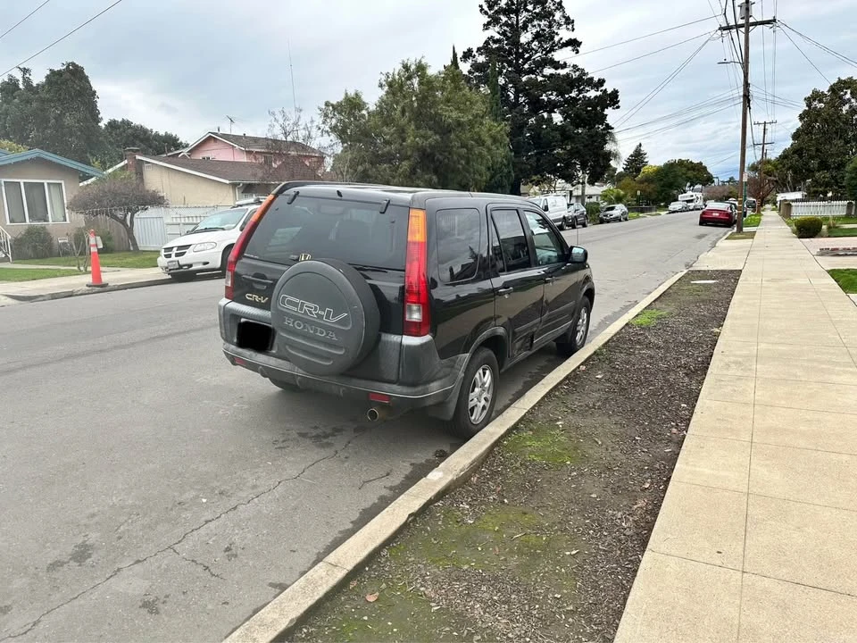 2004 Honda CR-V 2nd Gen - Image 4 of 12