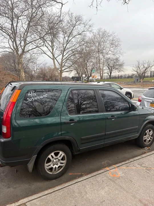 2004 Honda CR-V 2nd Gen - Image 2 of 5