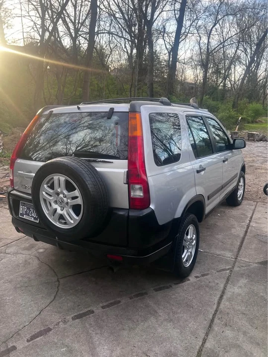 2004 Honda CR-V 2nd Gen - Image 2 of 9