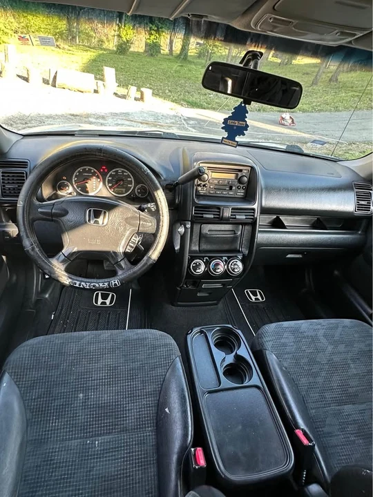 2004 Honda CR-V 2nd Gen - Image 3 of 9