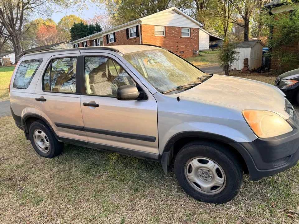 2004 Honda CR-V 2nd Gen - Image 3 of 7